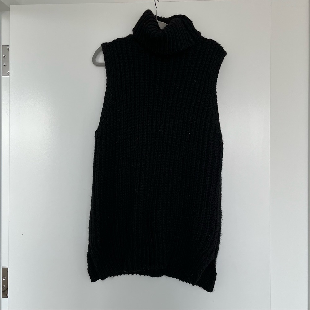 H&M Black Sleeveless Turtleneck Sweater || Size Small